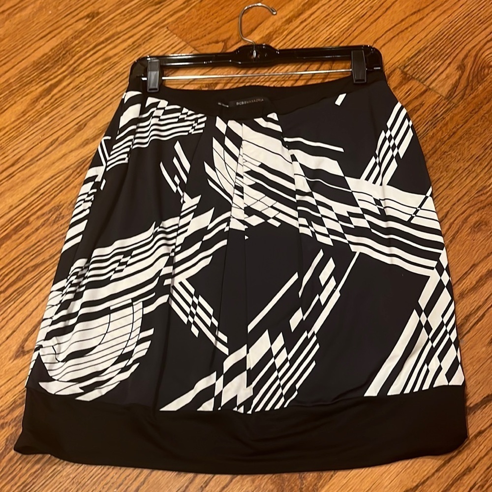 BCBGMaxAzria Woman’s Black and White Printed Skirt Size S